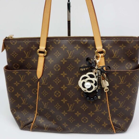 Authentic Louis Vuitton Lock & Key with unbranded Bagcharm, Keycharm, Keychain - Picture 10 of 10